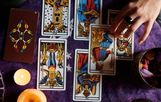 Aplicaciones de Tarot: Explora tu Futuro desde tu Teléfono